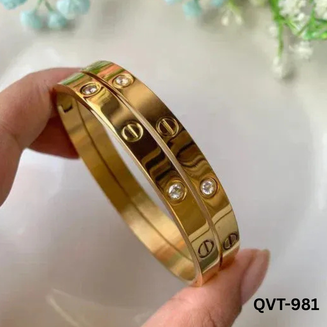 QVT-981 - Golden Cartier - Bracelet - BSM WHOLESALE