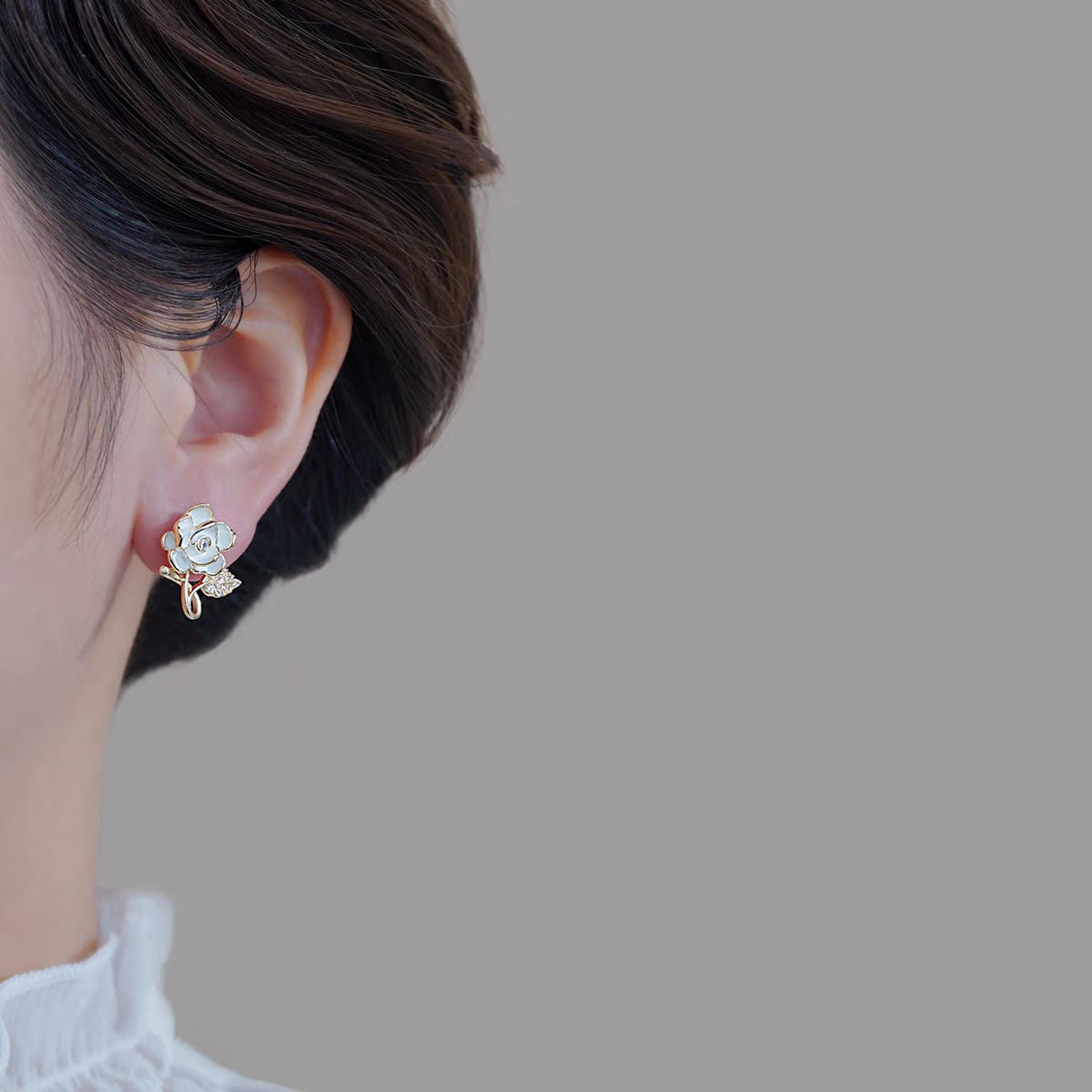 AJE-916 - White Flower - Earrings