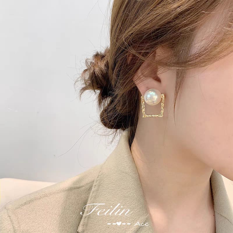 AHJ-915 - Golden Square Shape - Earrings